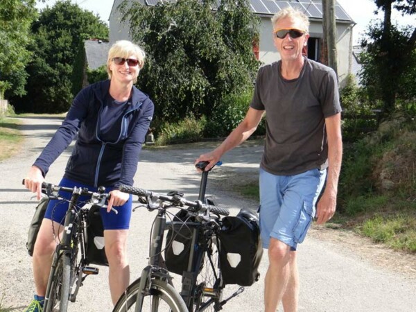 Cyclistes hébergés à la maison d'hôtes Ti Ar Yer qui est labellisée Accueil Vélo - Milizac-Guipronvel dans le Nord Finistère