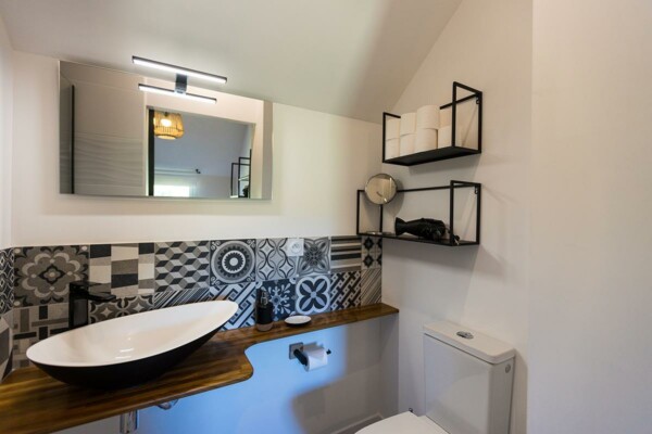 Salle de bain privative de la chambre d'Antoine • La maison de Jean • Gîte cosy à Milizac